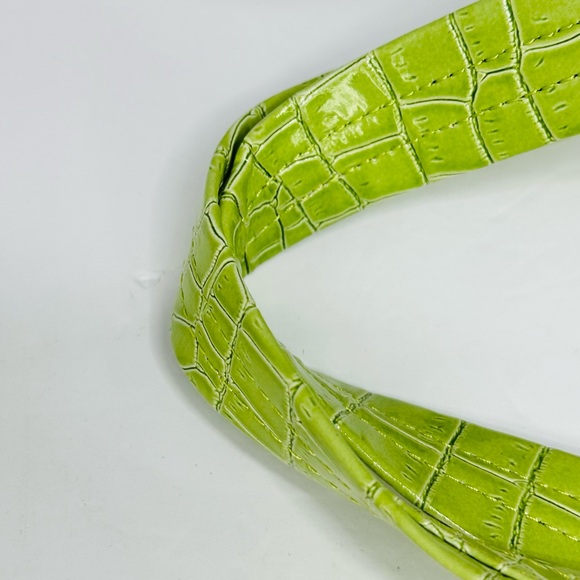 Betty Boop Lime Green Slouch Shoulder Bag - Picture 8 of 13